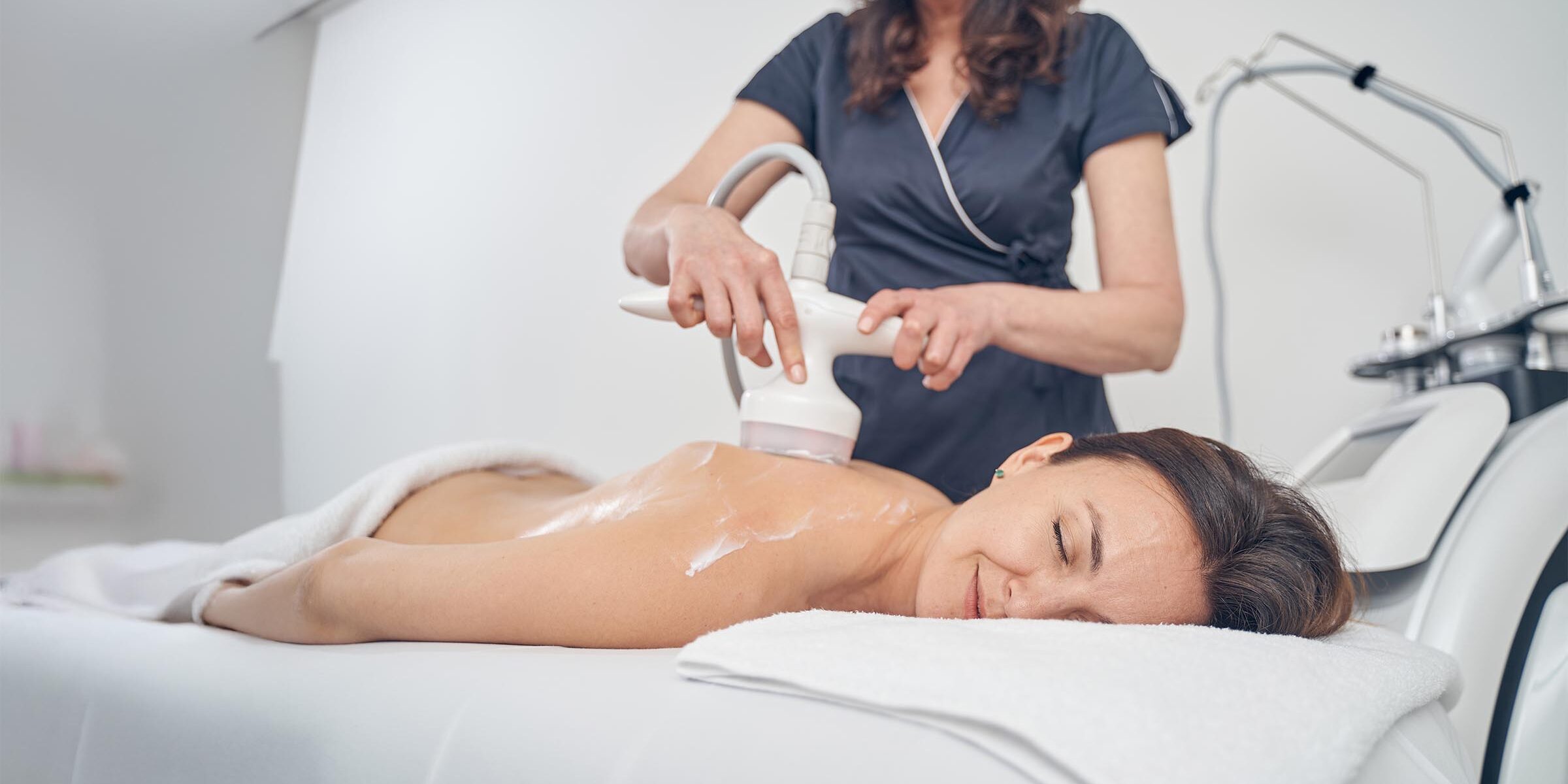 Feeling good while getting pleasant body contouring treatment